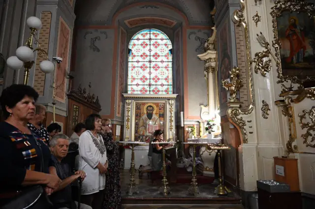 церква