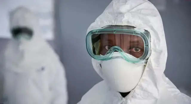 Ndị ọrụ ahụike na-ebuso ọrịa Ebola agha