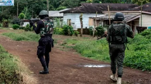 Deegaannada dhaca waqooy galbeed iyo koonfur galbeed Cameroon waxaa ka dhacay dagaallo uu dhiig badan ku daatay