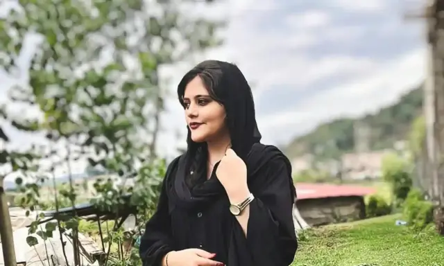 Nwaada Mahsa Amini nke laara mmụọ n'aka ndị uweojii mba Iran.