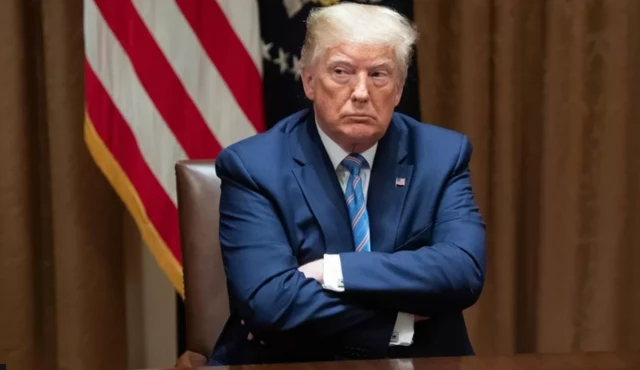 Aka chịbụrụ mba Amerịka bụ Donald Trump.