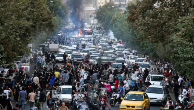 Dibadbaxa ka socda caasimadda Tehran
