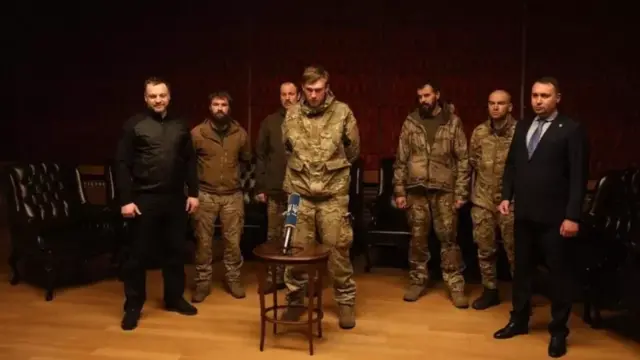 командири