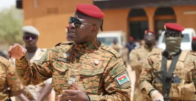 Ndị agha Burkina Faso weere ọchịchị gọọmenti mba ahụ na Jenụwarị kwee nkwa na ha ga-akwụsị mwakpo ndịọ omekome gbugoro puku kwụrụ puku mmadụ ma gbasasịa ihe karịrị ndị mmadụ ruru nde abụọ kamgbe 2015.