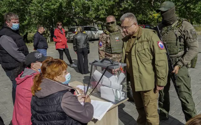 Голосование на "референдуме" в Мариуполе