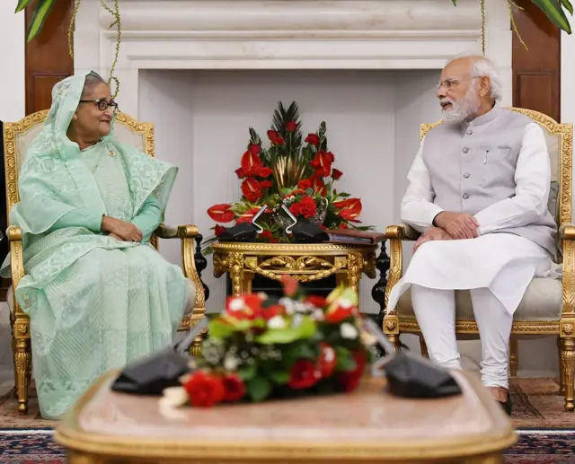 ప్రధాని నరేంద్ర మోదీని కలిసిన బంగ్లాదేశ్ ప్రధాని షేక్ హసీనా