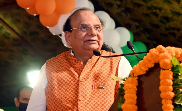 वीके सक्सेना