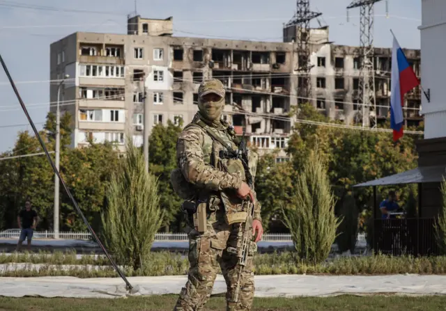 Российский военный в Мариуполе