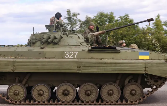 Украинские военные около Бахмута