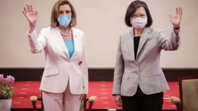 अमेरिकी प्रतिनिधि सभा की स्पीकर नैंसी पेलोसी के साथ ताइवान की राष्ट्रपति साई इंग-वेन