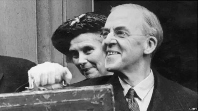 Sir Stafford Cripps, quan chức Anh phụ trách án phúc thẩm từ thuộc địa Hong Kong