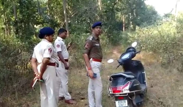 మహిళా క్రికెటర్ రాజశ్రీ స్వైన్ స్కూటీ