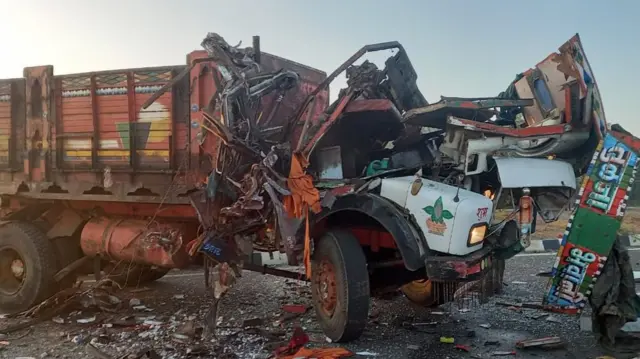 నాసిక్ జిల్లాలో ఘోర రోడ్డు ప్రమాదం