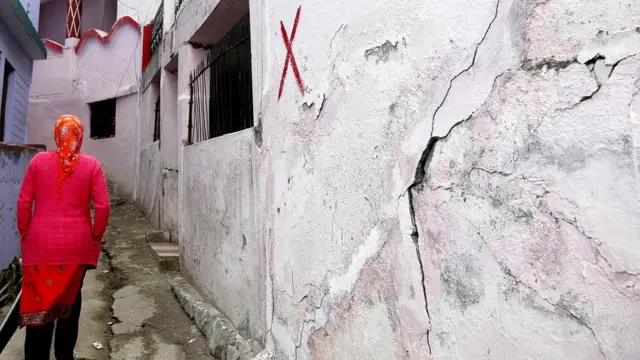 घरों में दरार