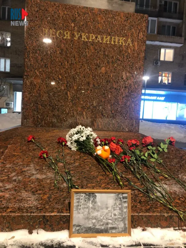 цветы и фото в память о погибших в Днепре