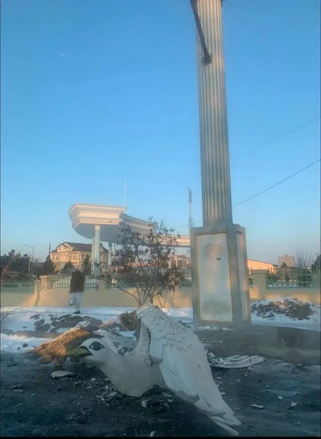 تخریب مجسمه در مزار