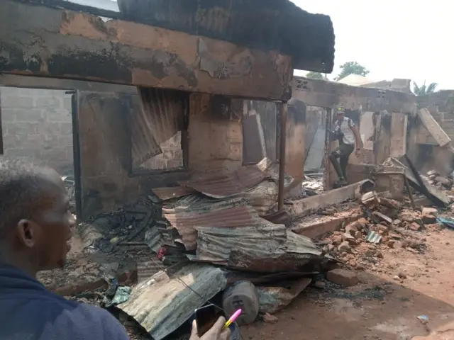Ụlọ ọkụ gbara n'Awka