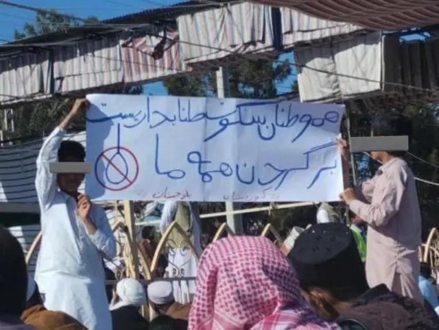 در هفته‌های گذشته پس از نماز جمعه به امامت مولوی عبدالحمید در شهر زاهدان تظاهرات شده است