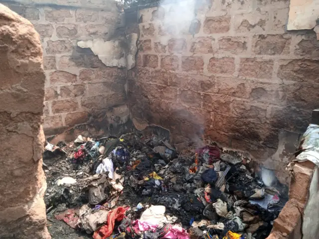 O nweghi onye nwụrụ n'ọkụ a gbara.