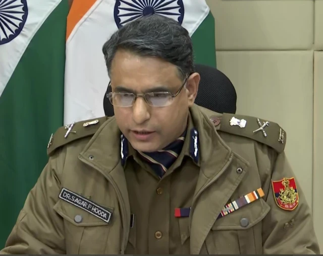 पुलिस अधिकारी हुड्डा