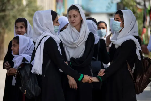 دختران دانش آموز