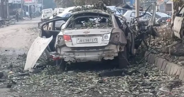 జమ్మూలో ఏకకాలంలో రెండు పేలుళ్లు