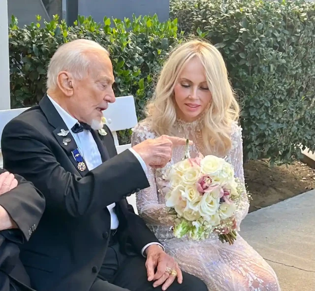 العريس مع عروسه