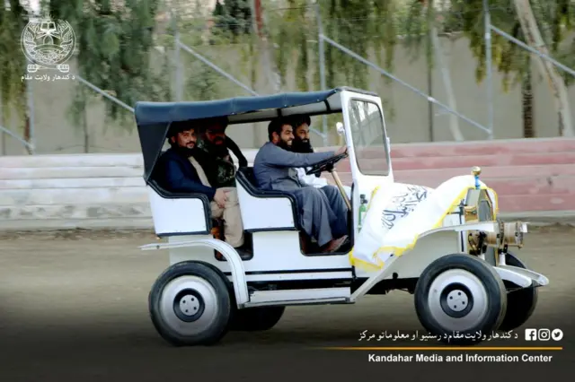 طالبان در خودروی ساخت قندهار