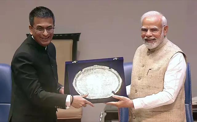प्रधान न्यायाधीश डीवाई चंद्रचूड़ और पीएम मोदी