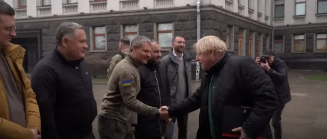 Mgbe Boris Johnson zutere ụfọdụ ndị ọchịchị mba Ukraine na Kyiv.