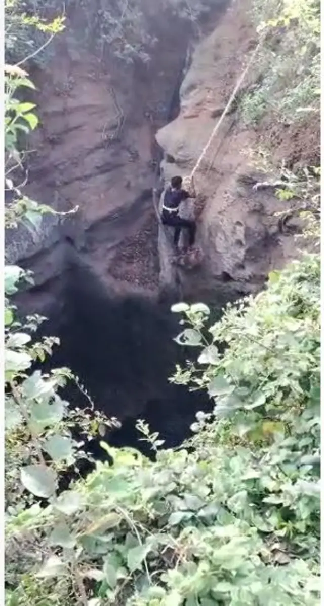 బావిలో పడిన దొంగ