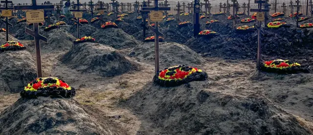 Могилы наемников ЧВК "Вагнера" на кладбище в станице Бакинская Краснодарского края
