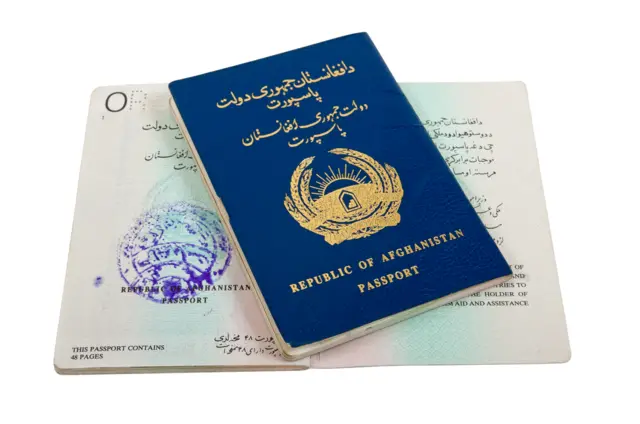 توقف توزیع گذرنامه در افغانستان مشکلات زیاد برای متقاضیان سفر به خارج ایجاد کرده است