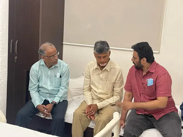 తారకరత్న తండ్రి మోహన్ కృష్ణతో చంద్రబాబు
