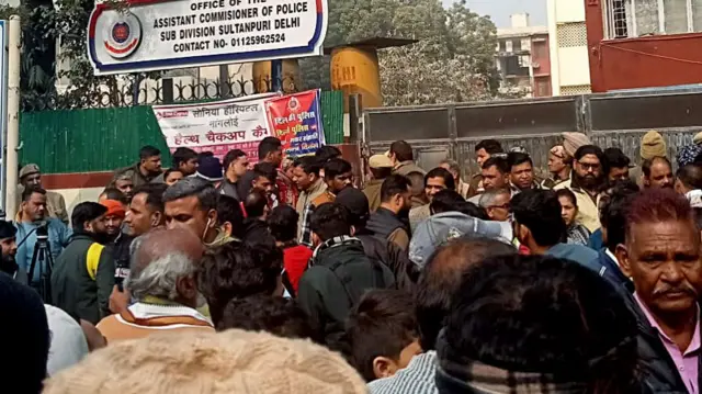 सुल्तानपुरी स्टेशन