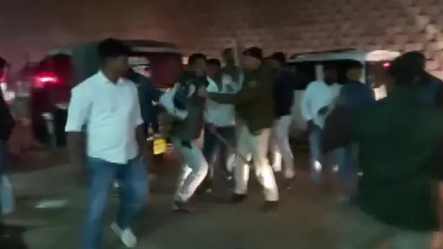 कुशवाहा पर पथराव