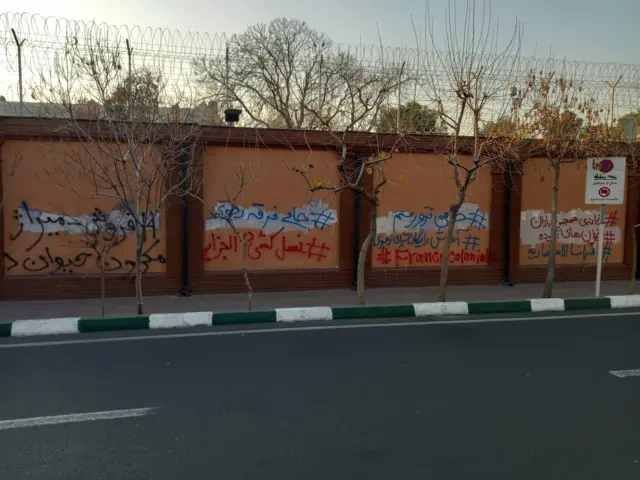 دیوار سفارت فرانسه