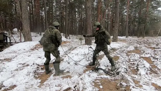 На фото: боевая подготовка российских подразделений связи в Беларуси