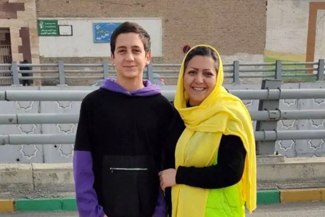 الهام نجف و پسرش امیرحسین رحیمی،‌ نوجوان ۱۵ ساله که بازداشت شده بود