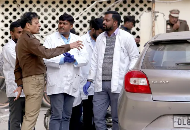 दिल्ली पुलिस का कहना है कि छठा अभियुक्त व्यक्ति घटना में शामिल कार का मालिक है