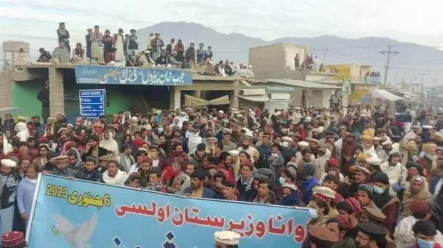 وانا، مظاہرہ