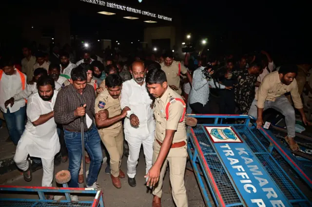 బండి సంజయ్ అరెస్ట్