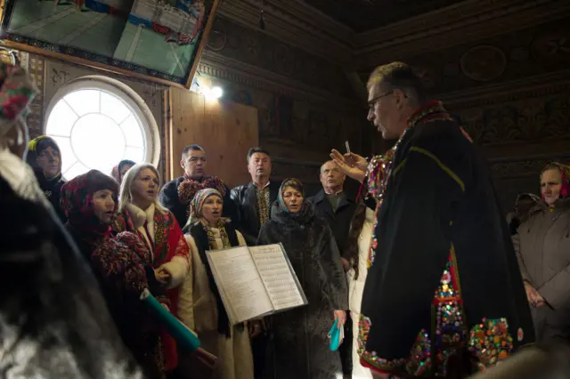 Служба в церкви села Ильцы в Карпатах