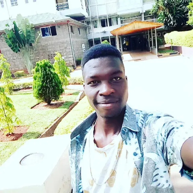 صورة القتيل قبل الجريمة