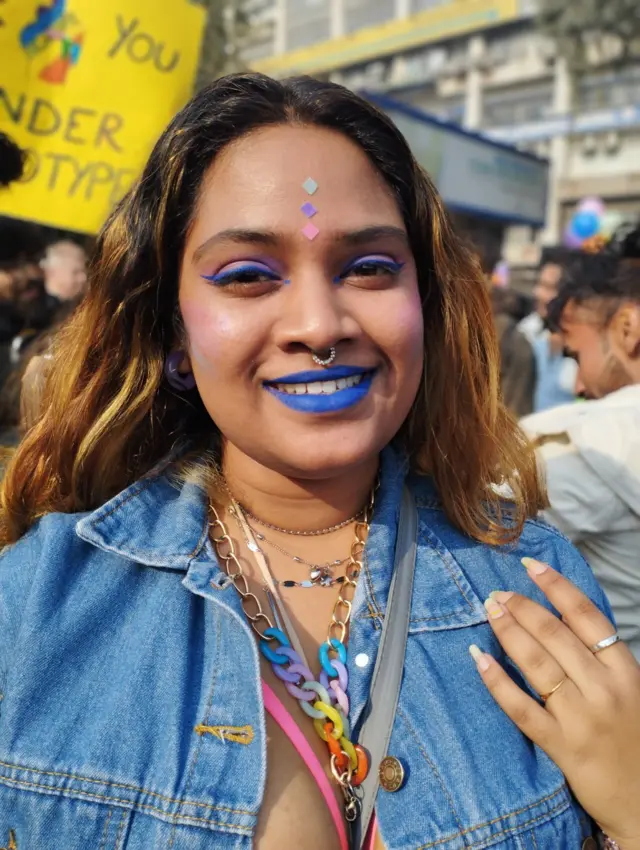 LGBTQ+ का मतलब लेज़्बीयन, गे, बाइसेक्शूअल, ट्रांसजेंडर और क्वीर है. अंत में मौजूद प्लस पैनसेक्सुअल, टू-स्पिरिट, एसेक्शूअल और ऐली सहित अन्य यौन पहचानों का प्रतिनिधित्व करता है.