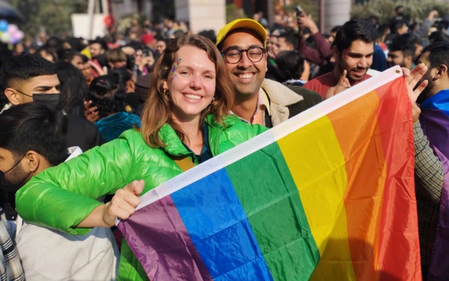 'प्राइड मंथ' एक तरह से LGBTQ+ समुदाय के उन लोगों की याद का महीना होता है जिन्‍हें हेट क्राइम या HIV/AIDS के चलते खो दिया गया.
