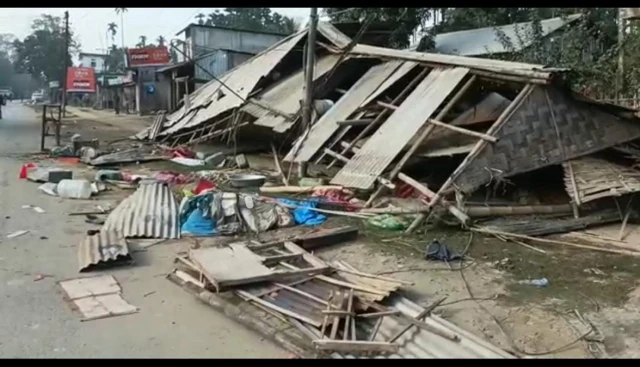 करीमगंज में कुछ जगहों पर तोड़फोड़ की भी घटना हुई है
