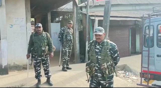 पुलिस ने सतर्कता बरतते हुए उस इलाके में अतिरिक्त पुलिस बल की तैनाती की है