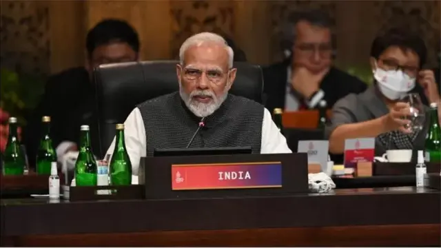 नरेंद्र मोदी
