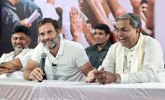 राहुल गांधी के साथ कर्नाटक कांग्रेस के वरिष्ठ नेता सिद्धारमैया